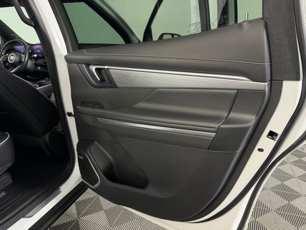 Used 2025 Summit White Buick Preferred image 27