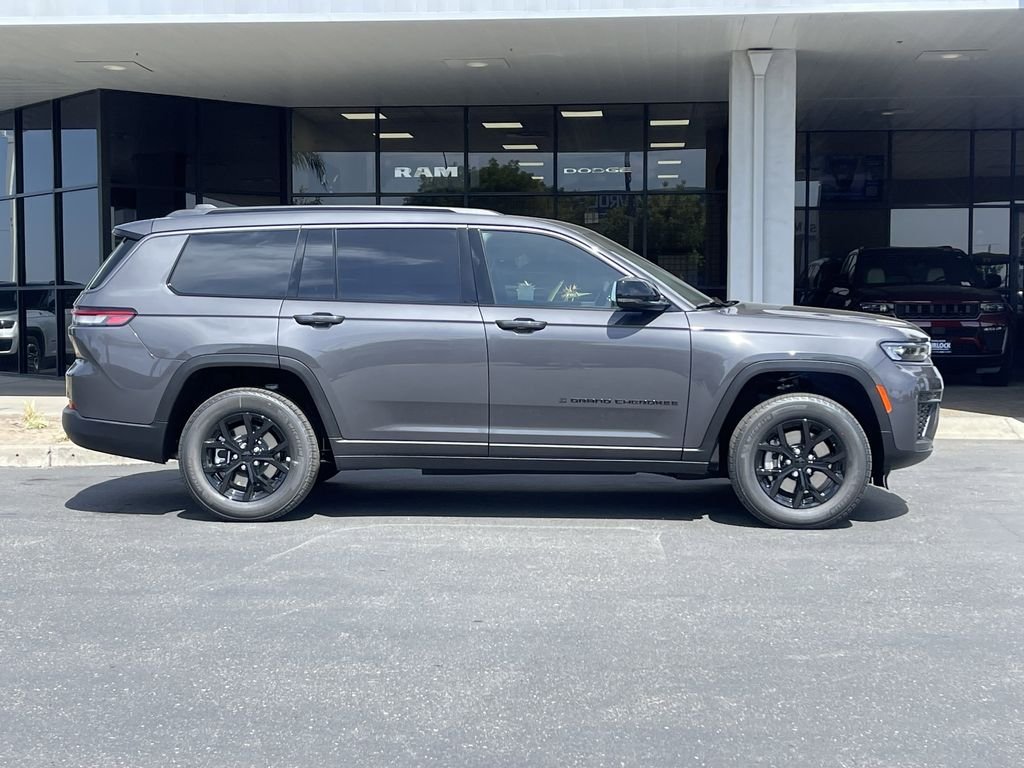 New 2026 Baltic Gray Metallic Clearcoat Jeep Altitude image 3