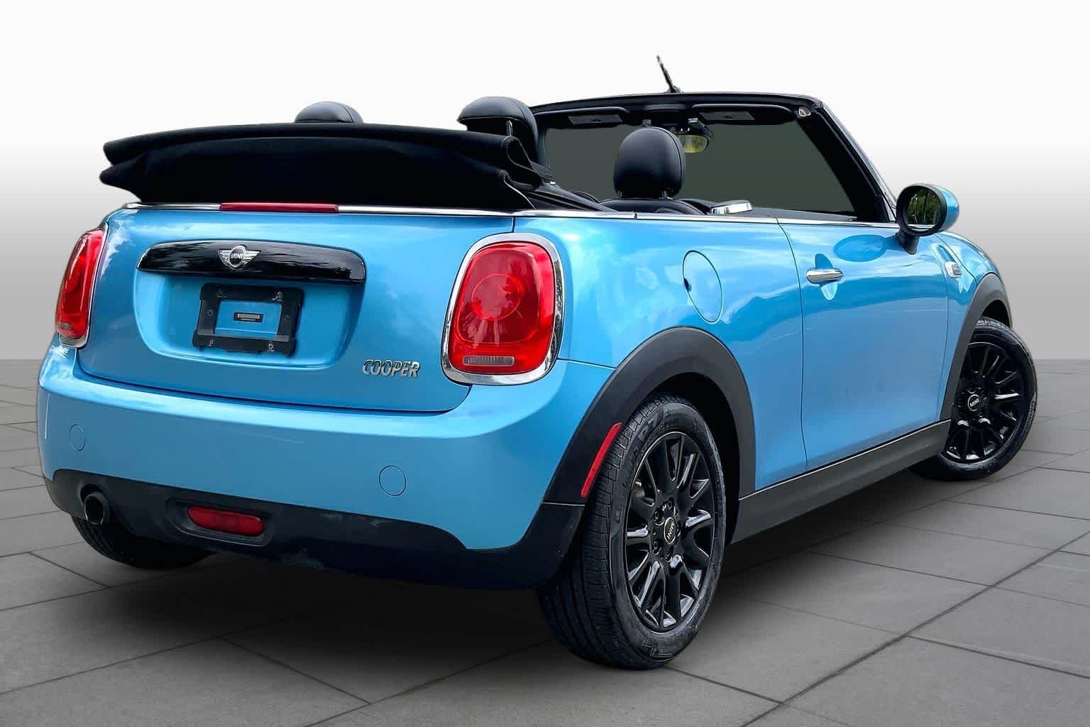 Used 2016 Electric Blue Metallic MINI  image 12