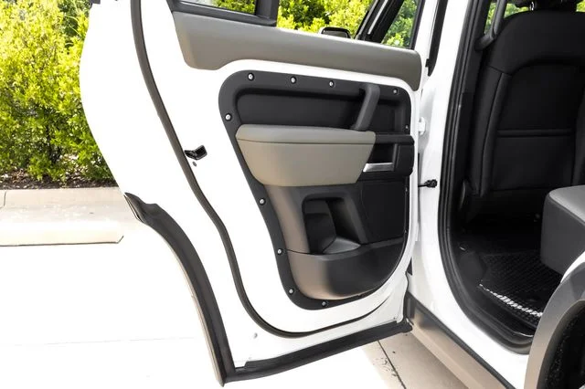 New 2026 Fuji White Land Rover S image 57