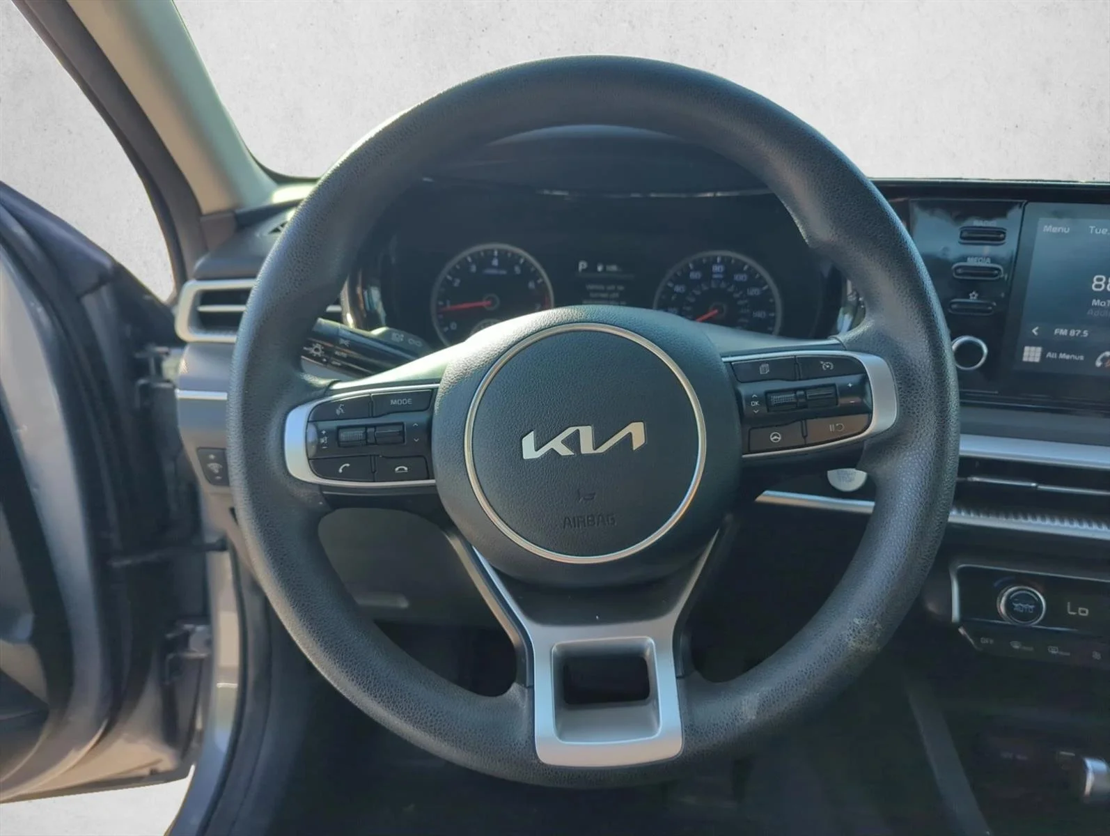 Used 2022 Everlasting Silver Kia LXS image 13