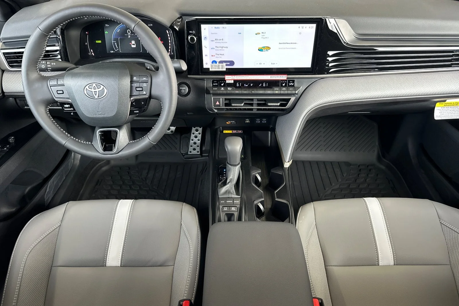 2026 Toyota Camry SE - Photo 12