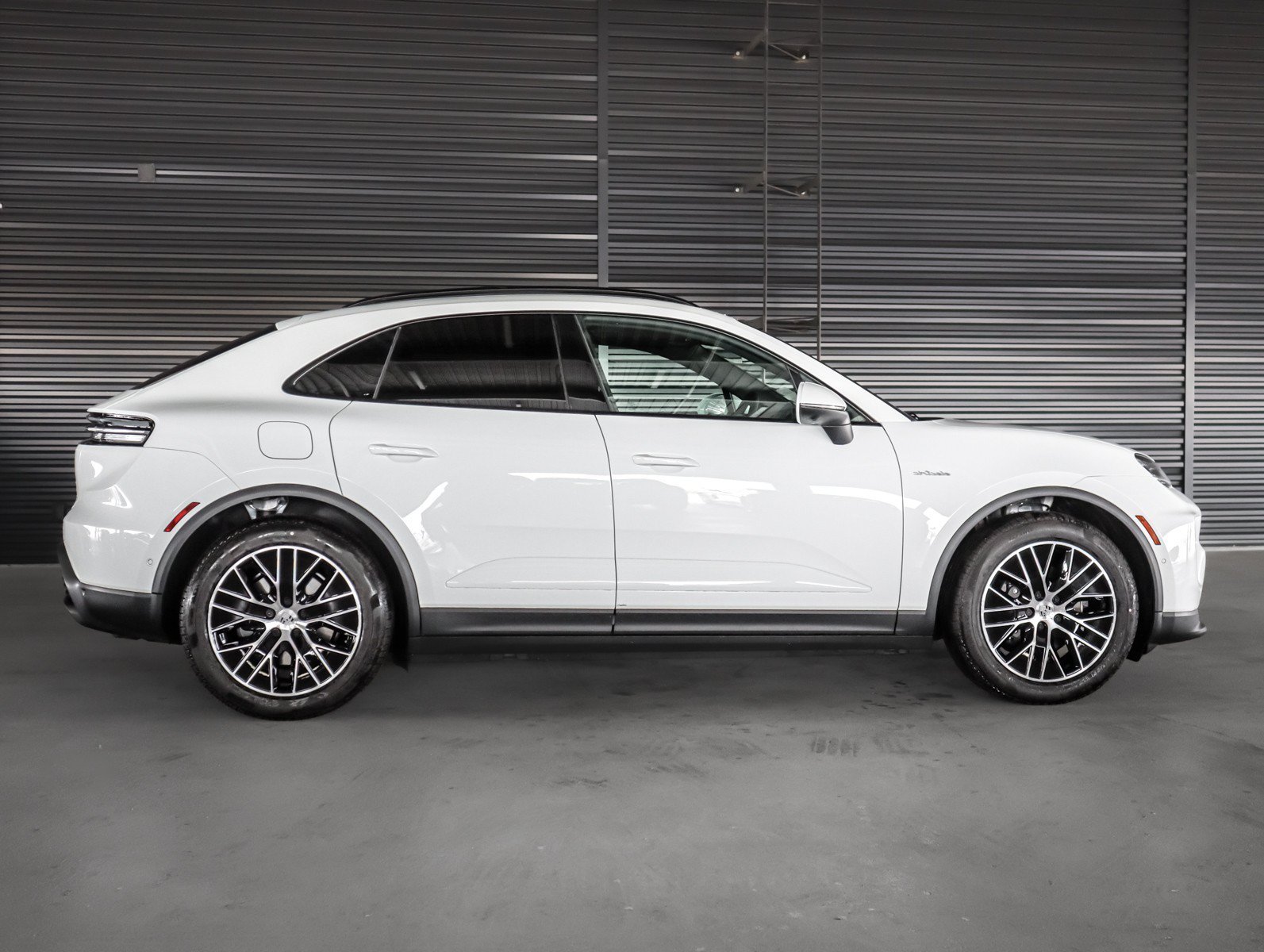 2026 Porsche Macan Base - Photo 11
