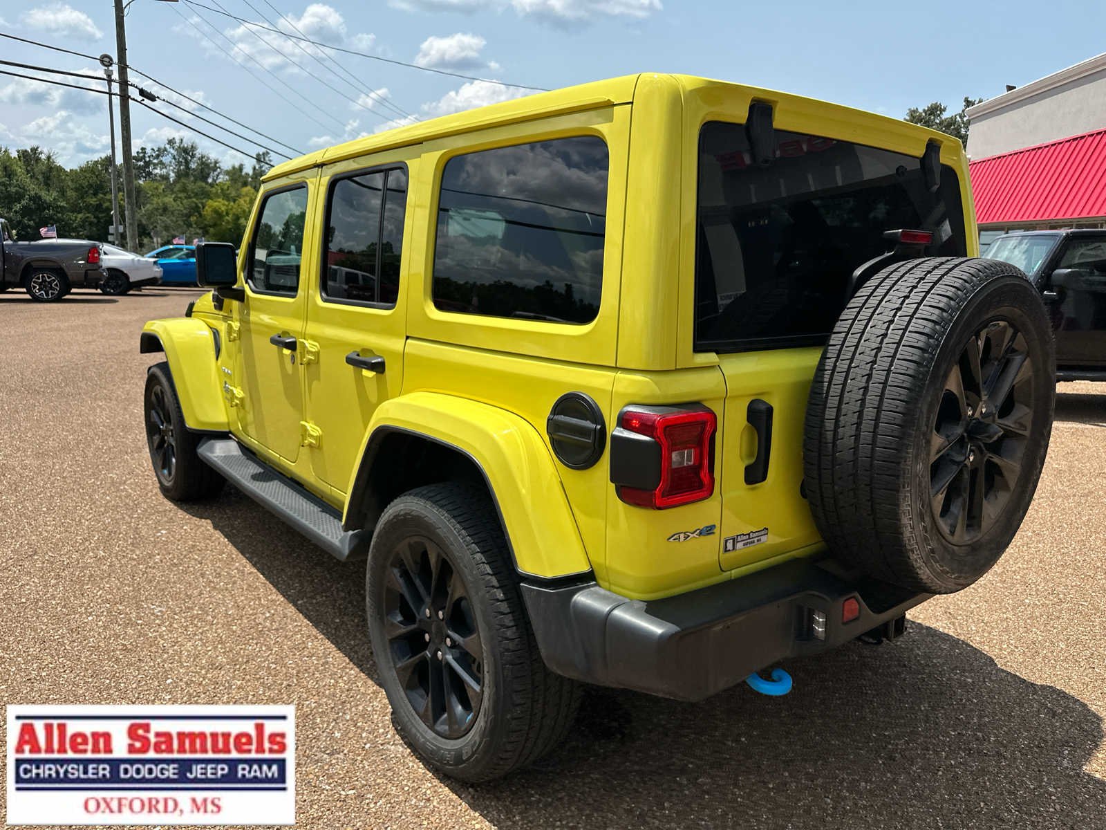 Used 2022 High Velocity Clearcoat Jeep Unlimited Sahara image 5