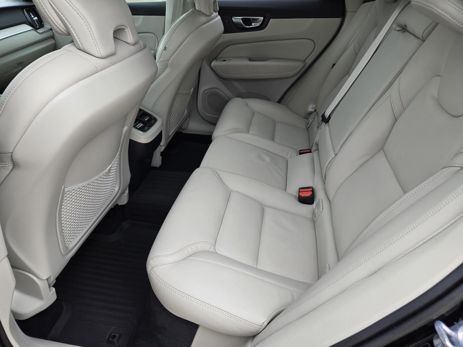 Used 2023 Onyx Black Metallic Volvo Ultimate image 33
