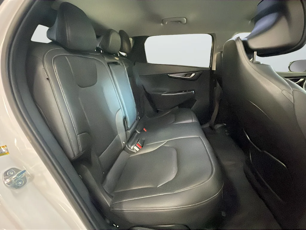 Used 2025 White Kia Wind image 24