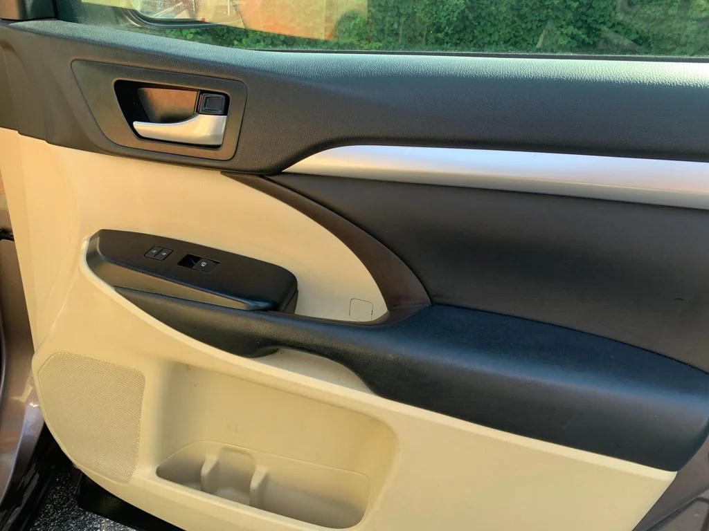 Used 2017 Brown Toyota XLE image 22