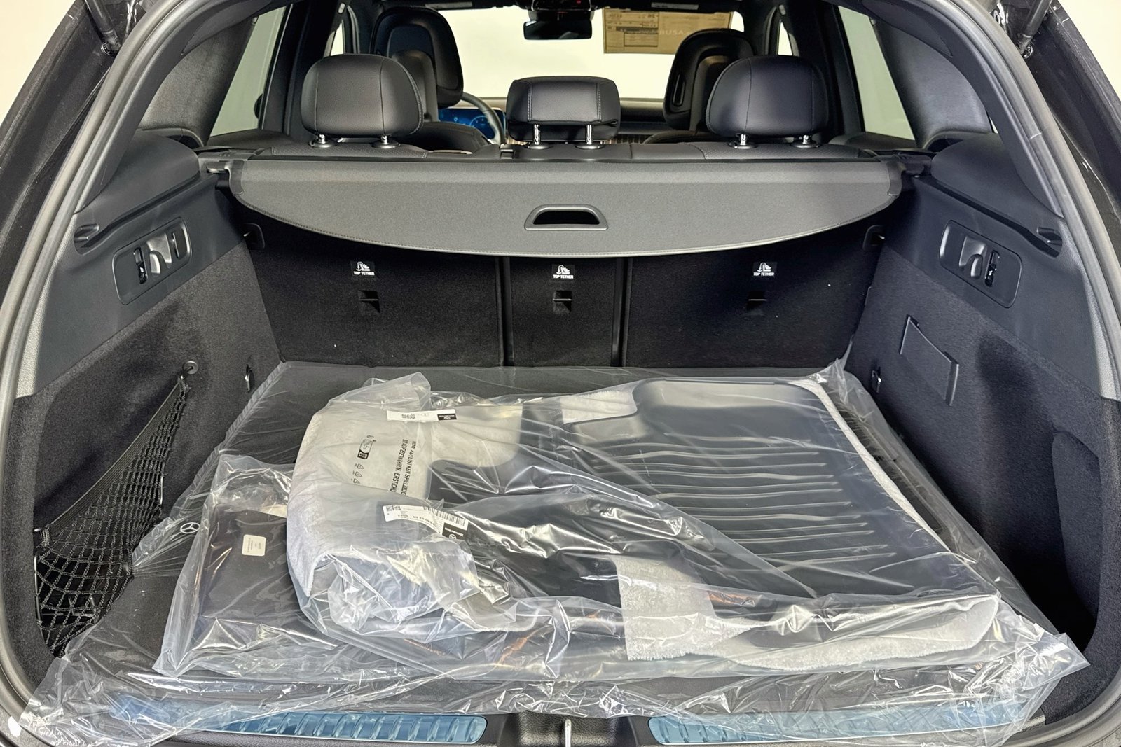 New 2026 Graphite Grey Metallic Mercedes-Benz GLC 300 image 24
