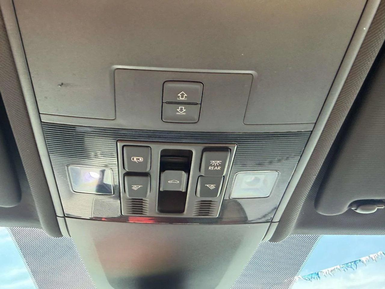Used 2021 Pure White Volkswagen 3.6L V6 SEL Premium image 36