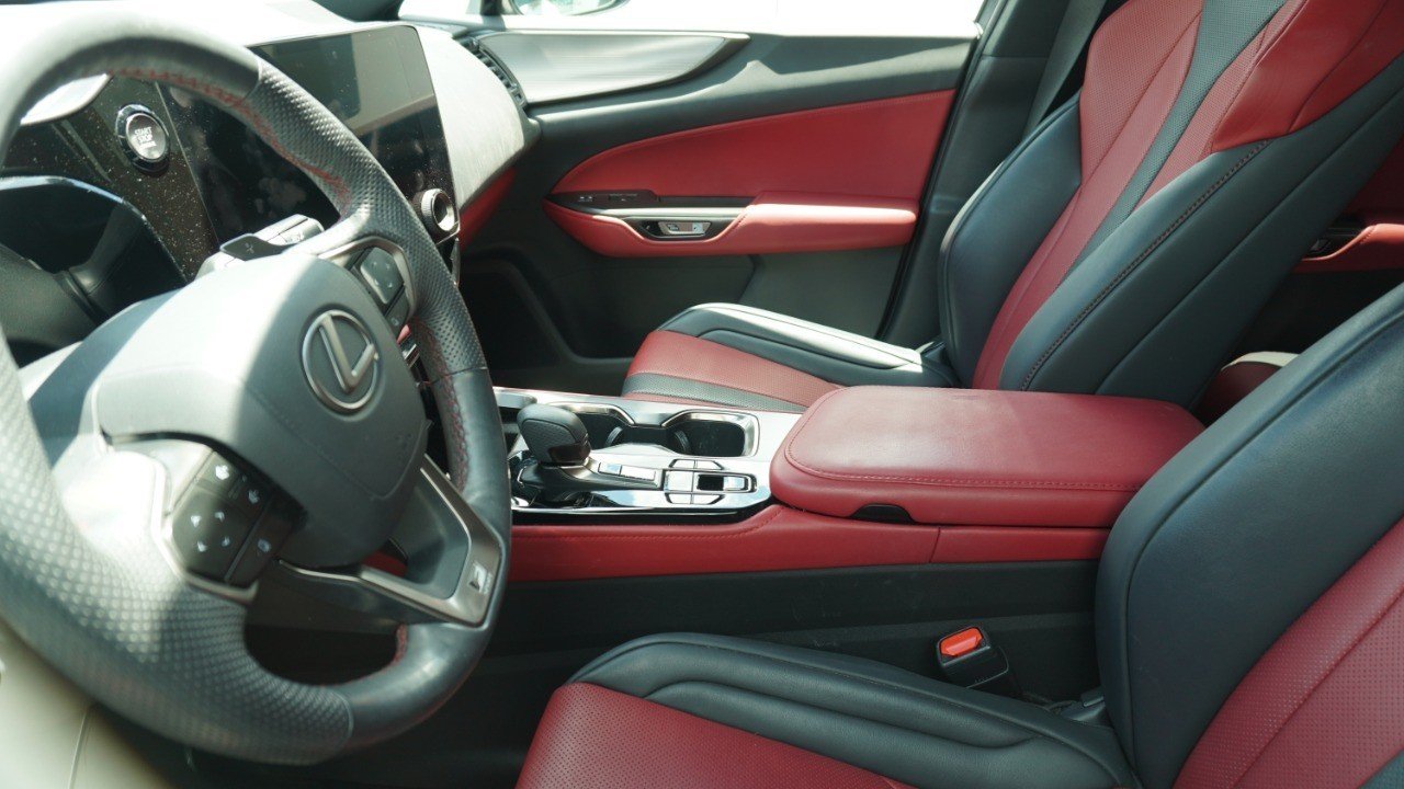 Used 2024 White Lexus NX 350 F SPORT Handling image 8