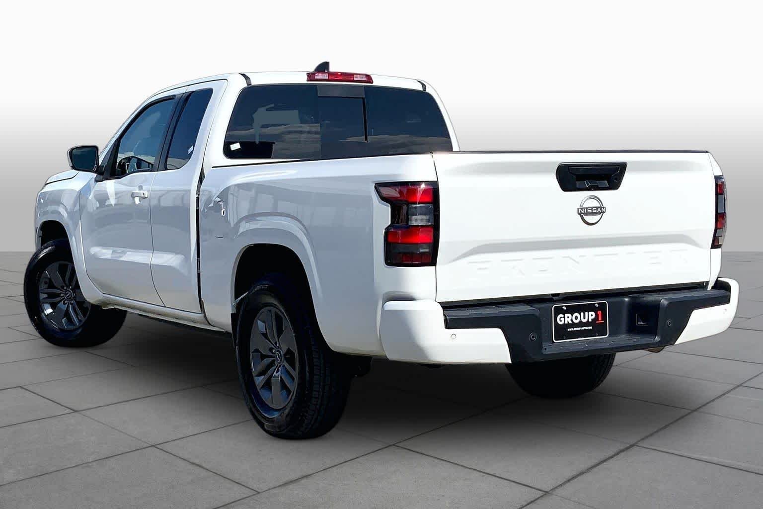 Used 2025 Glacier White Nissan SV image 11