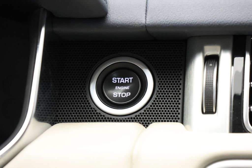 Used 2020 Portofino Blue Metallic Land Rover HSE image 21