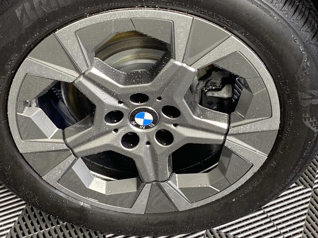 Used 2023 White BMW xDrive28i image 29