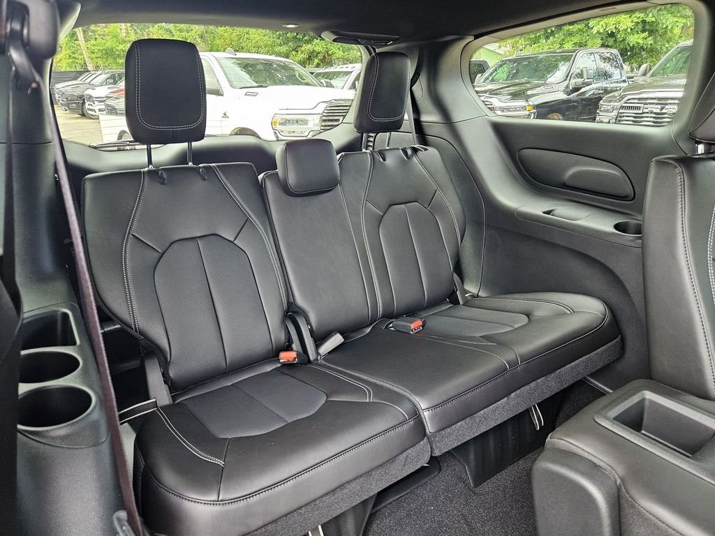 2026 Chrysler Pacifica Select - Photo 16