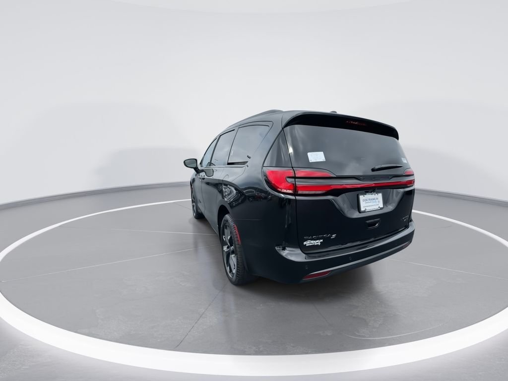 2027 Chrysler Pacifica Limited - Photo 6