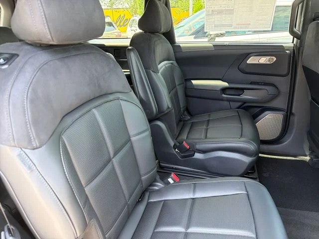 New 2027 White Kia SX-Prestige image 22