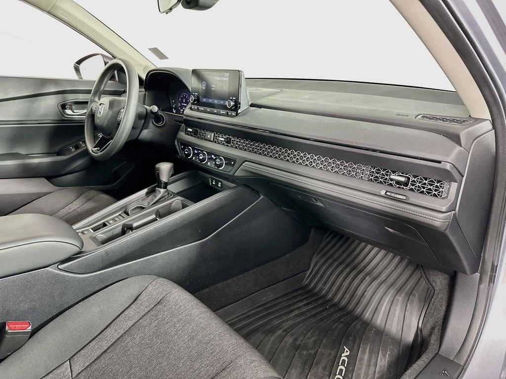 2025 Honda Accord SE - Photo 29
