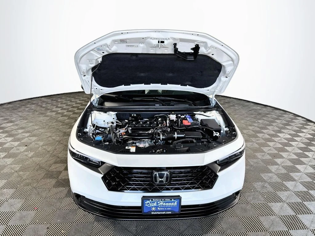 Used 2025 Platinum White Pearl Honda SE image 22