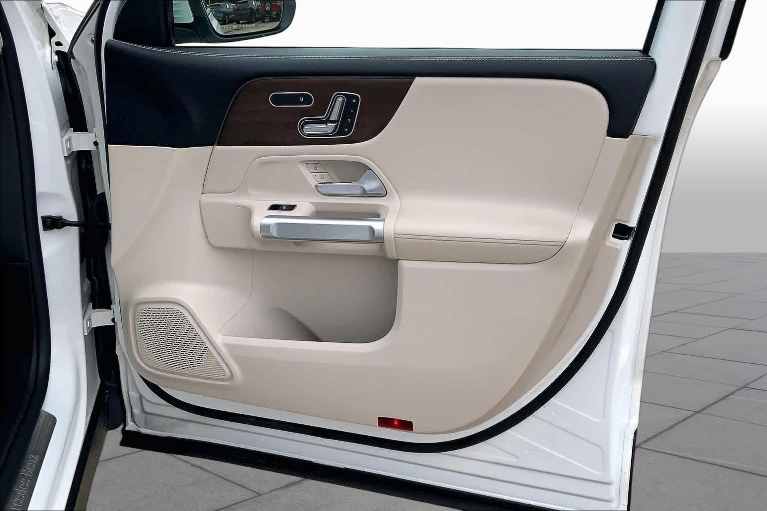 Used 2023 Polar White Mercedes-Benz GLB 250 image 23