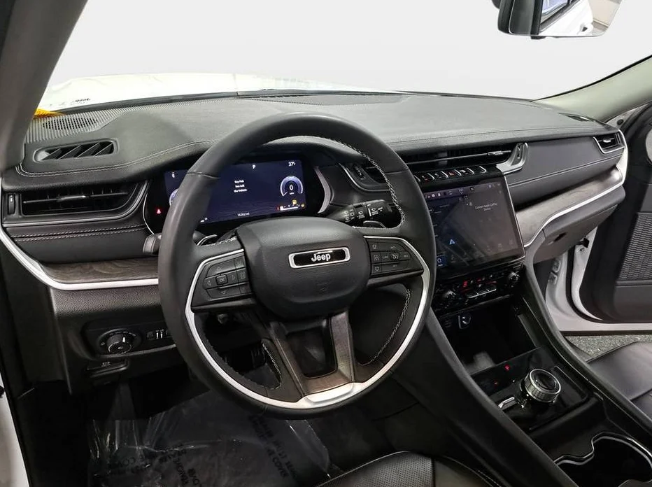 Used 2024 White Jeep Limited image 12