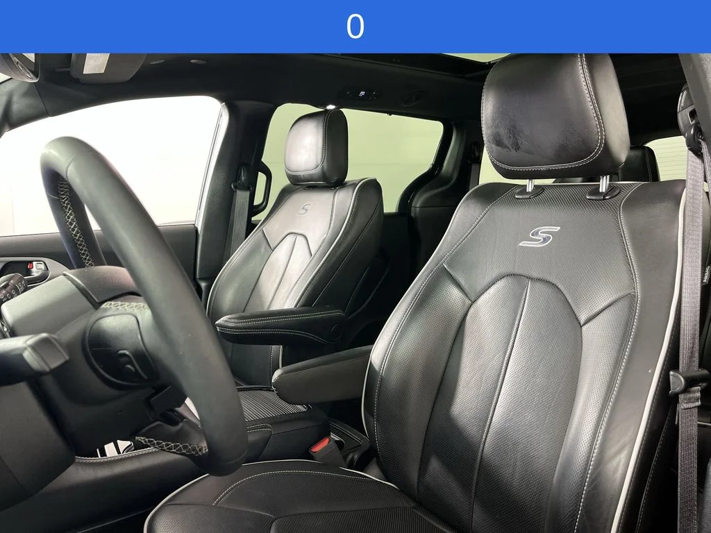 Used 2025 Black Chrysler Limited image 12