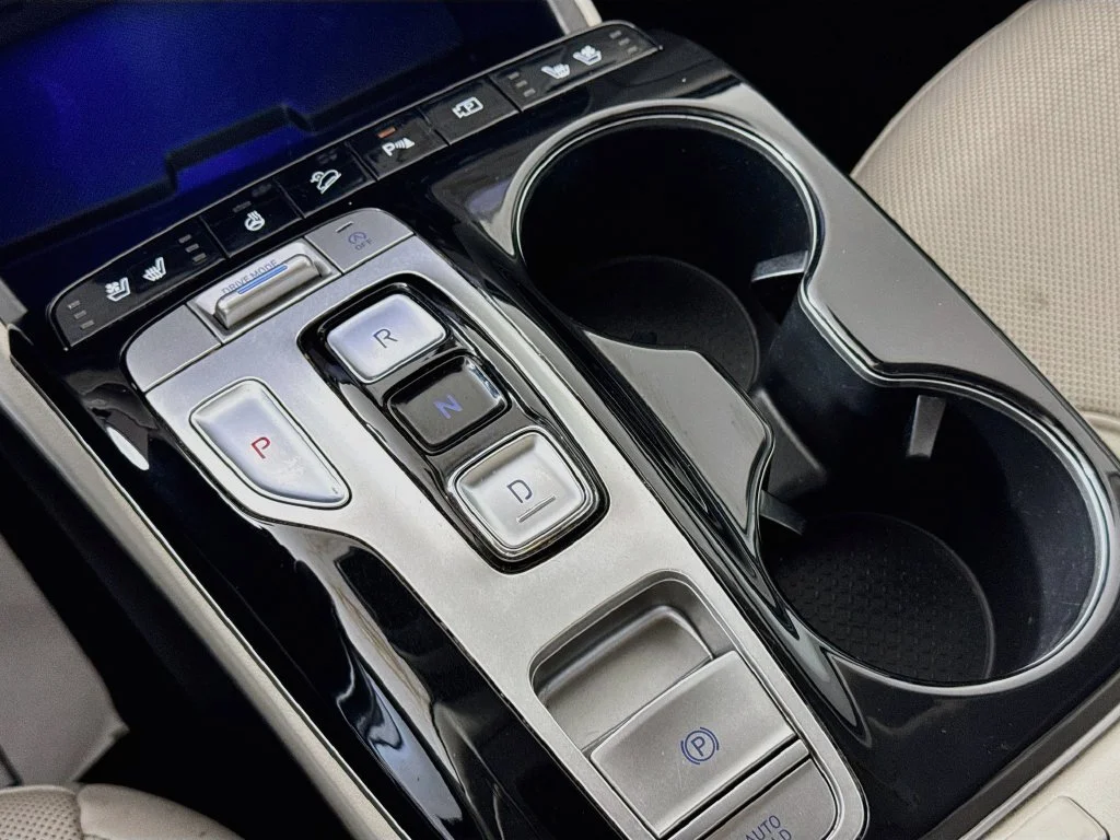 Used 2022 Black Hyundai Limited image 19