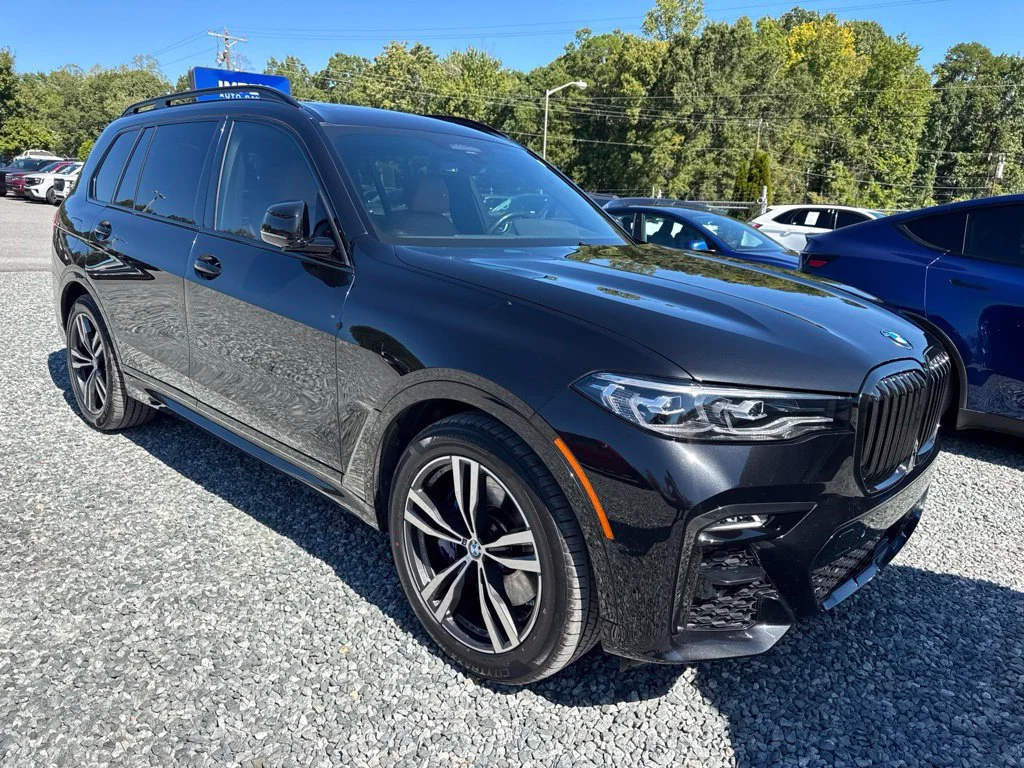 Used 2021 Black BMW xDrive40i image 2