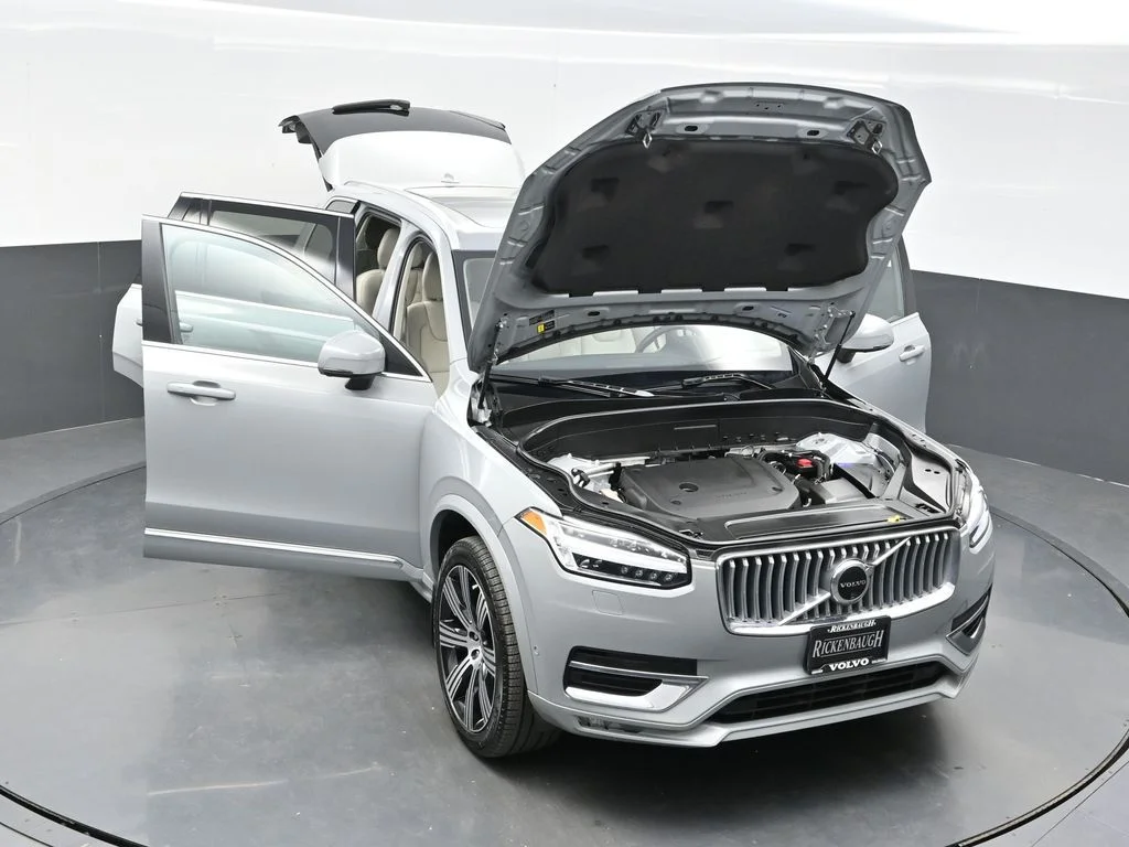 Certified Used 2024 Vapour Grey Volvo Plus image 40