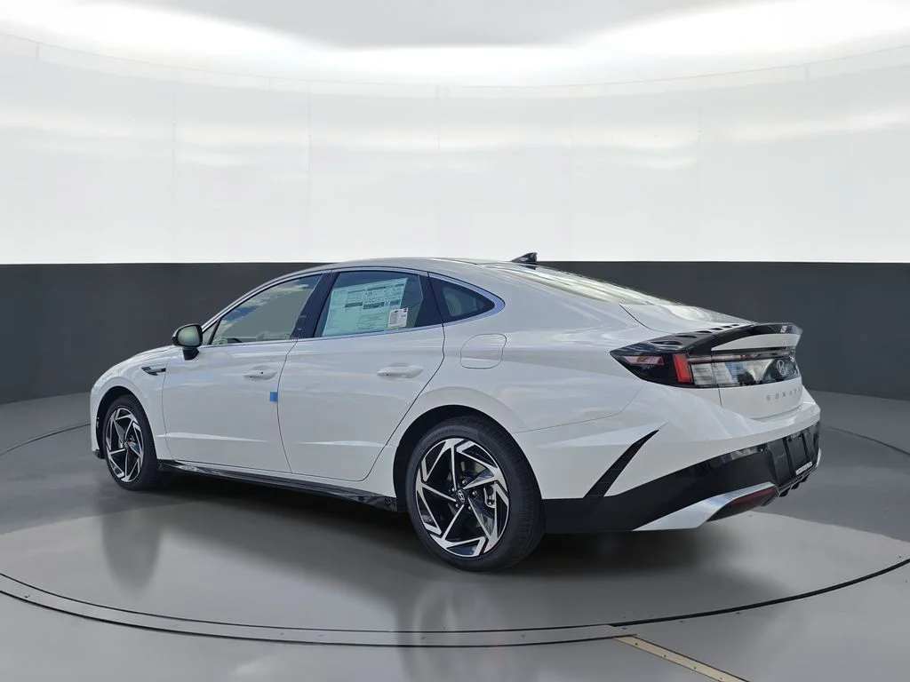New 2026 White Hyundai SEL Sport image 4