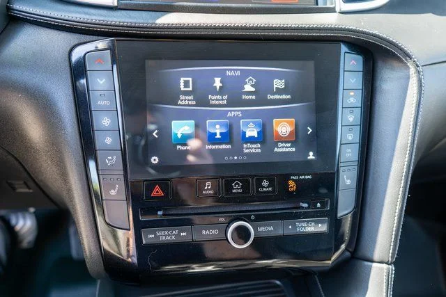 Used 2019 White INFINITI ESSENTIAL image 33