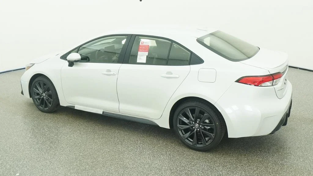 2026 Toyota Corolla SE - Photo 8