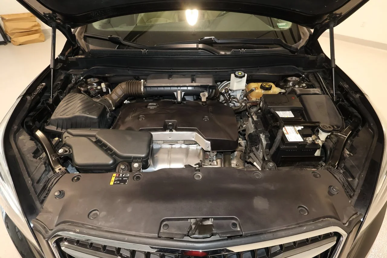 Used 2019 EBONY TWILIGHT METALLIC Buick Essence image 18