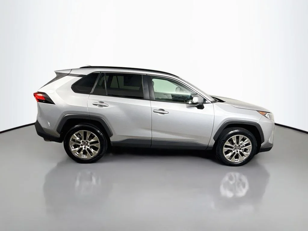 Certified Used 2019 Silver Sky Metallic Toyota XLE Premium image 8