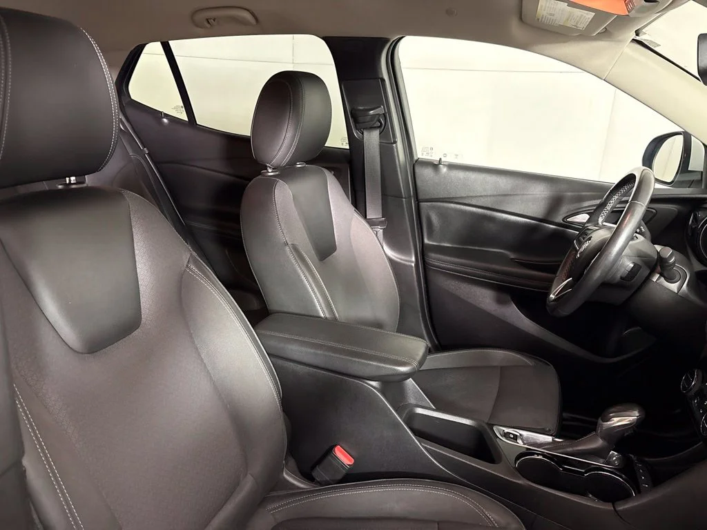 Used 2021 White Buick Select image 18