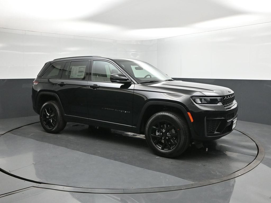 New 2026 Diamond Black Crystal Pearl-Coat Exterior Paint Jeep Altitude image 17