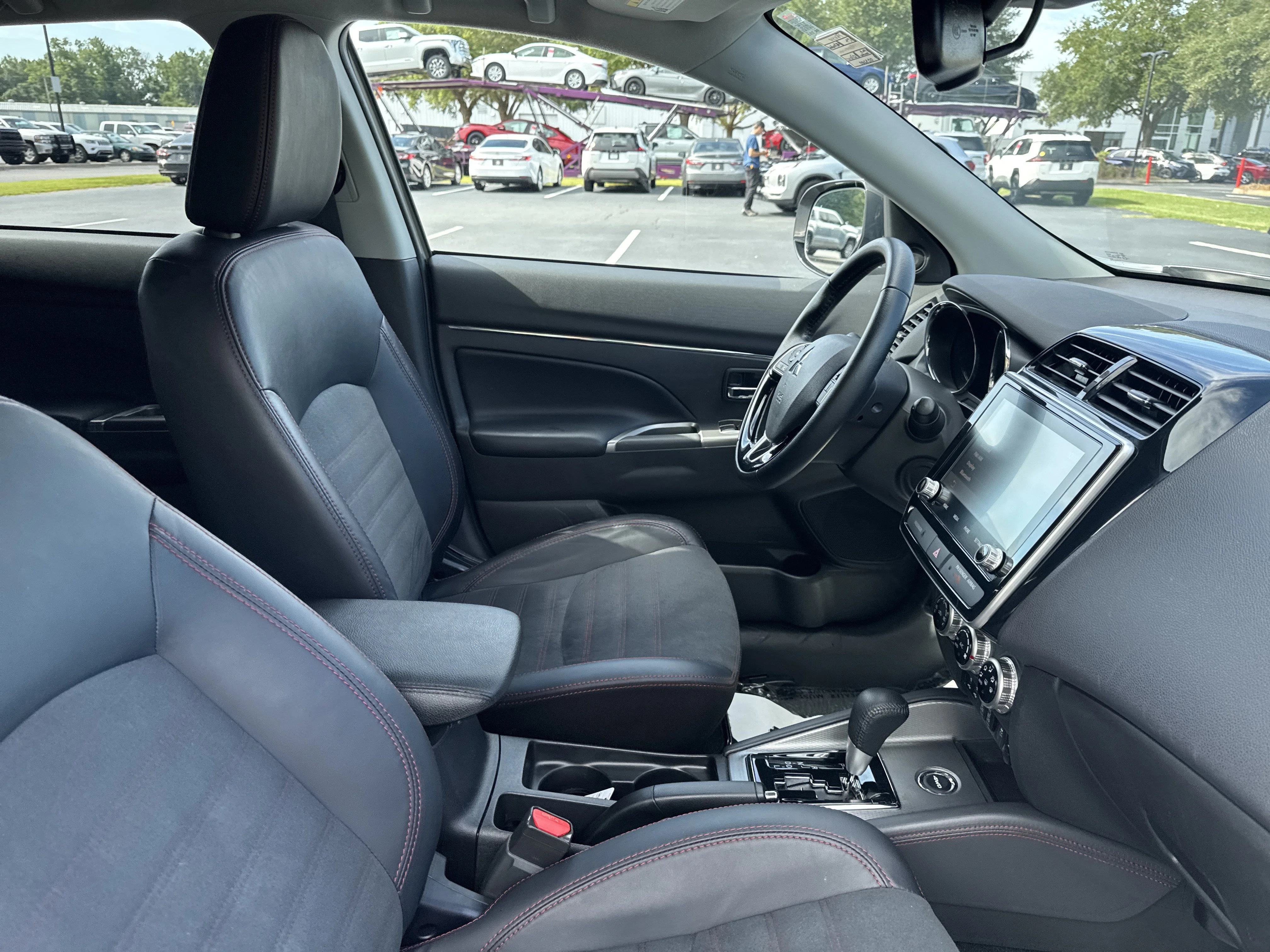 Used 2025  Mitsubishi 2.0 ES image 32