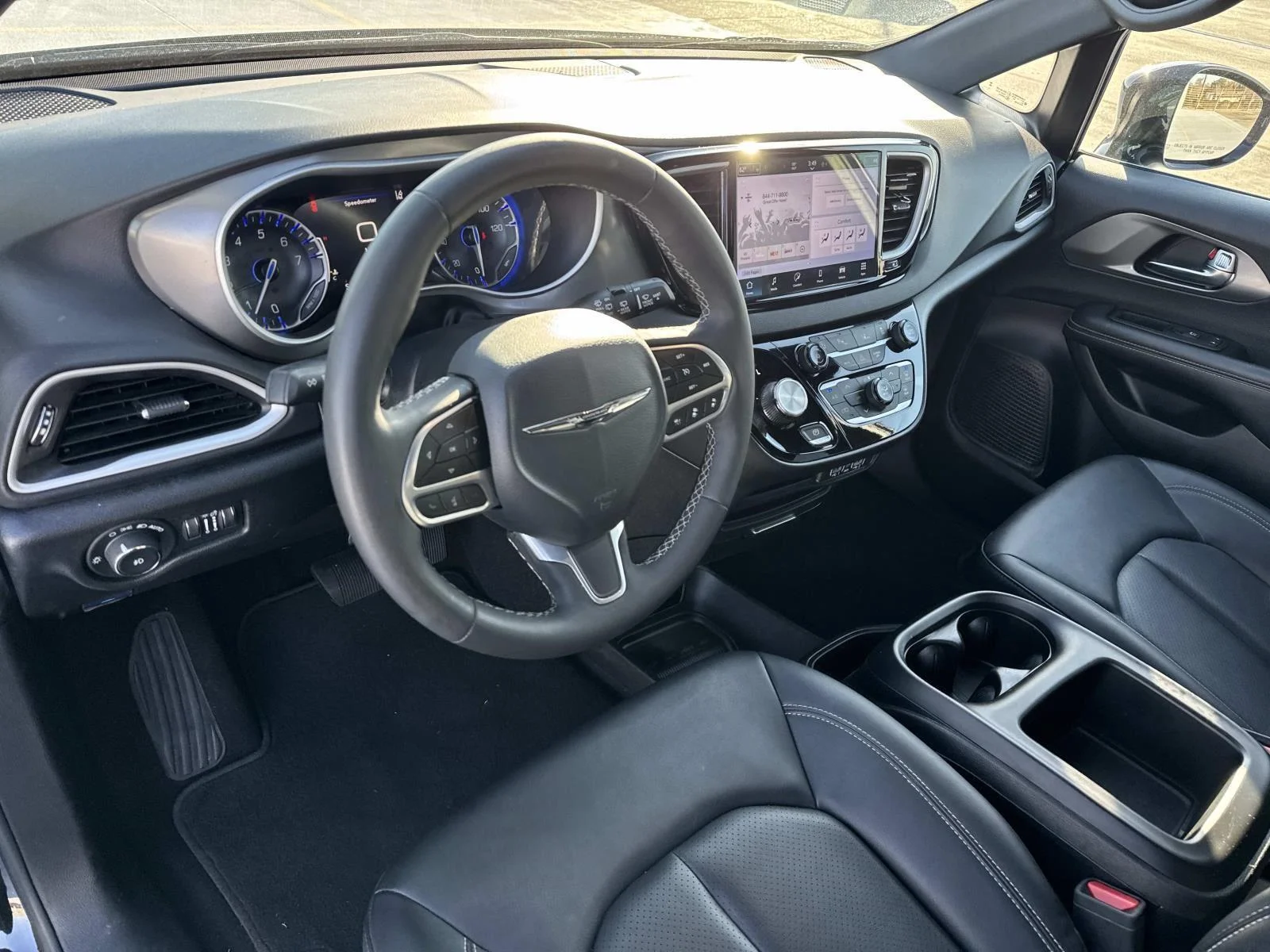 2025 Chrysler Pacifica Select - Photo 18