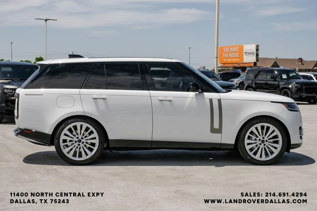 New 2026 White Land Rover SE image 5