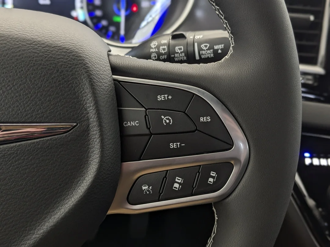 New 2026 Black Chrysler SXT - - FWD - Stow n Go Seats - Power Sliding Doors - Heated Seats - Adaptive Cruise & More! image 17
