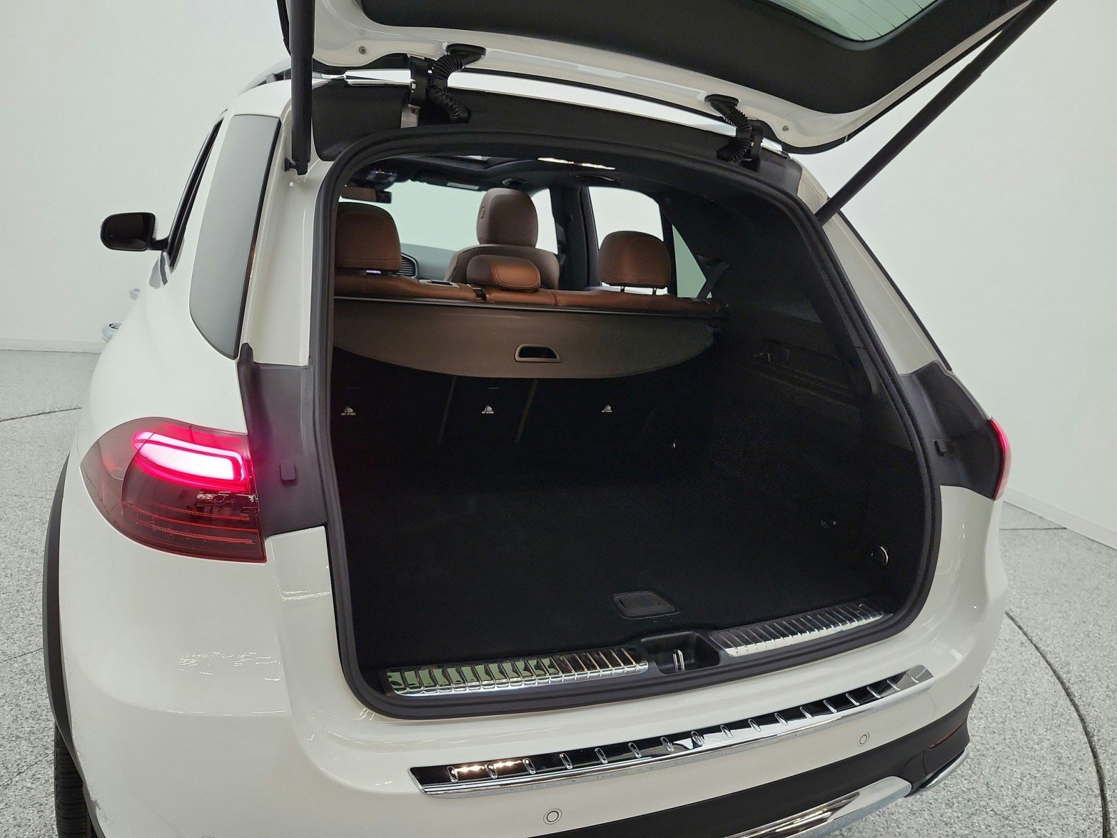Certified Used 2024 Polar White Mercedes-Benz GLE 350 4MATIC® SUV image 21