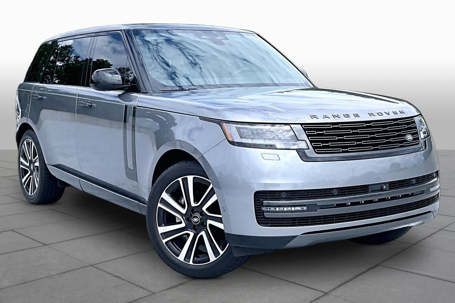 Used 2025 Charente Grey Premium Metallic Land Rover SE image 3
