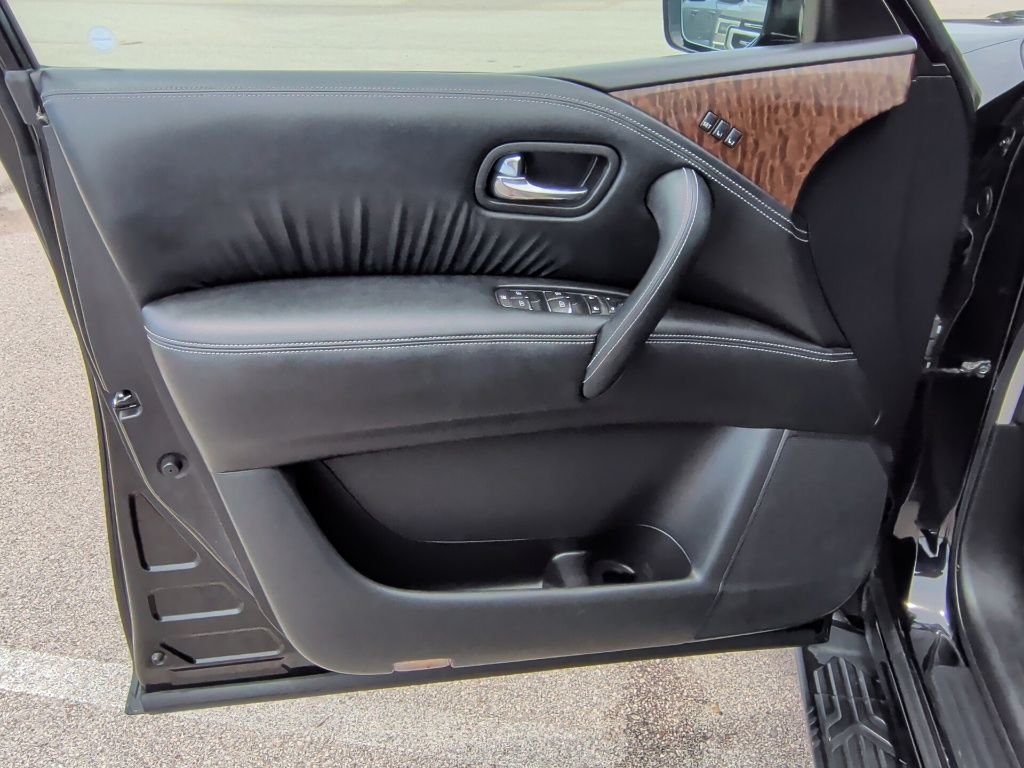 Used 2019 Super Black Nissan SL image 10