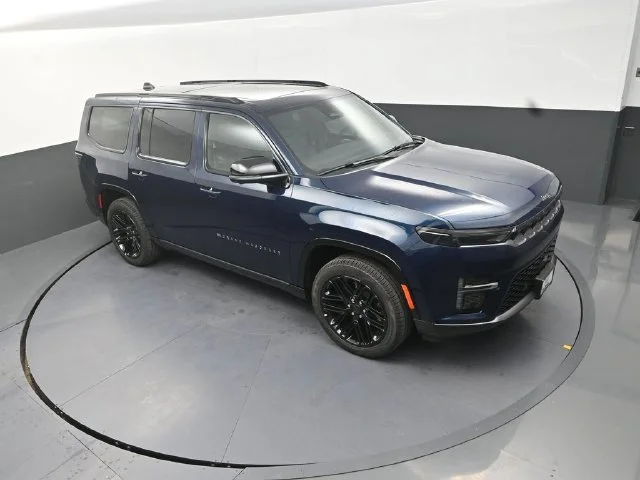 New 2026 Fathom Blue Pearl-Coat Exterior Paint Jeep Limited Reserve image 10