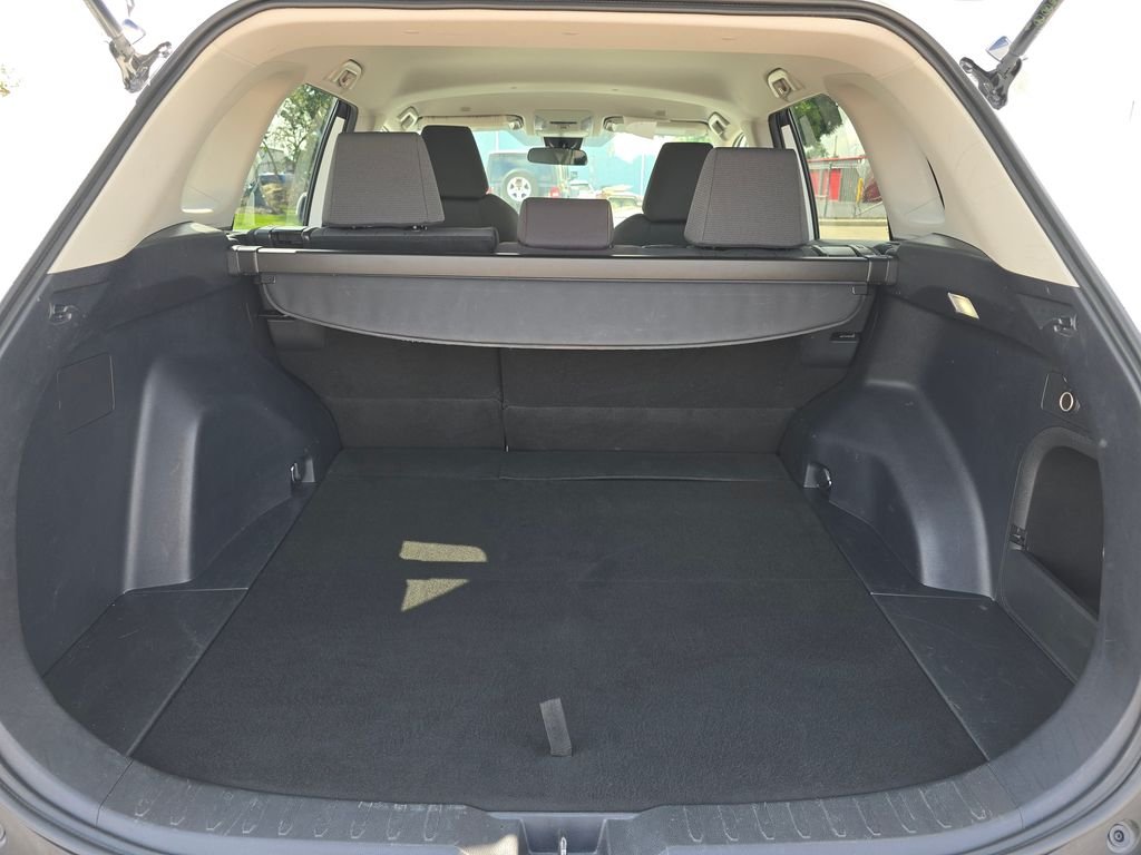 Used 2025 White Toyota XLE image 21