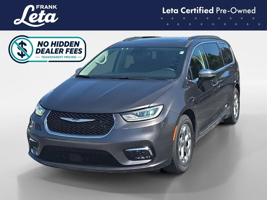 2023 Chrysler Pacifica Limited's photo