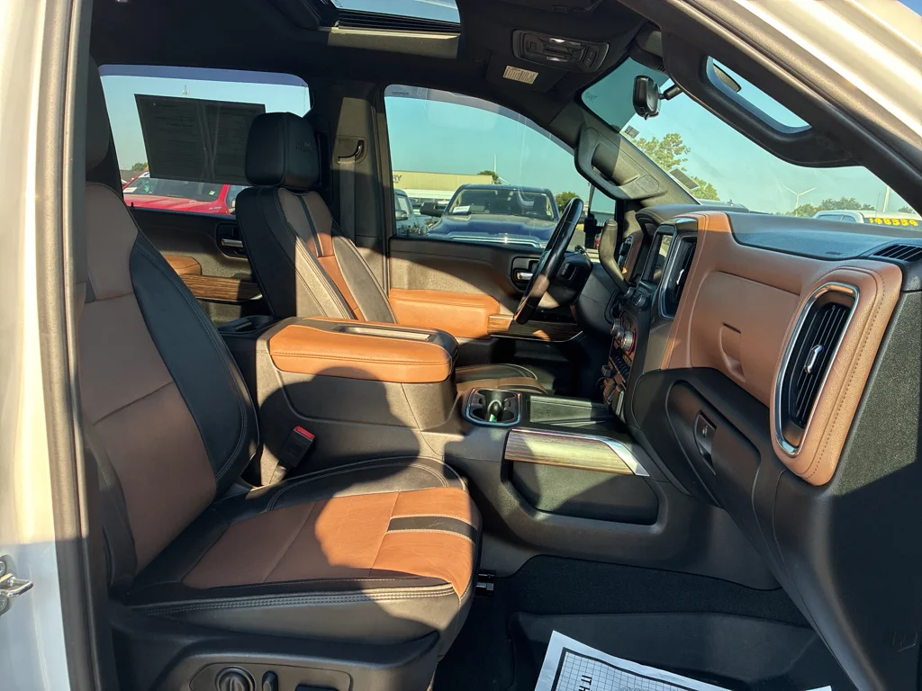 Used 2022 Iridescent Pearl Tricoat Chevrolet High Country image 14