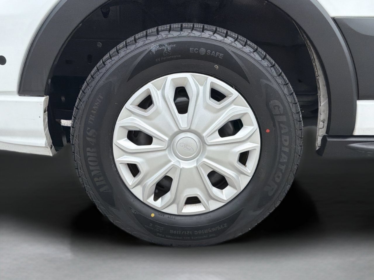Used 2024 Oxford White Ford XLT image 32
