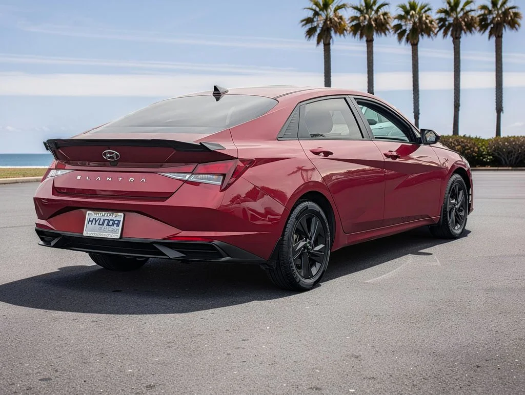 Used 2023 Red Hyundai SEL image 5