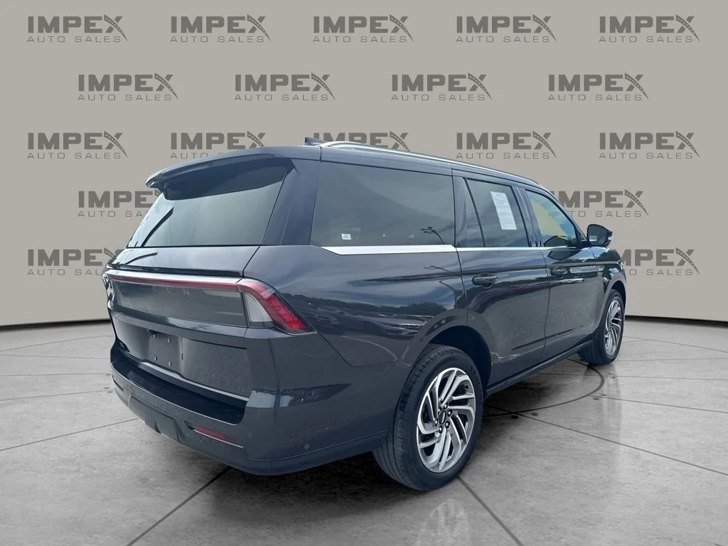 Used 2025 Gray Lincoln Reserve image 3