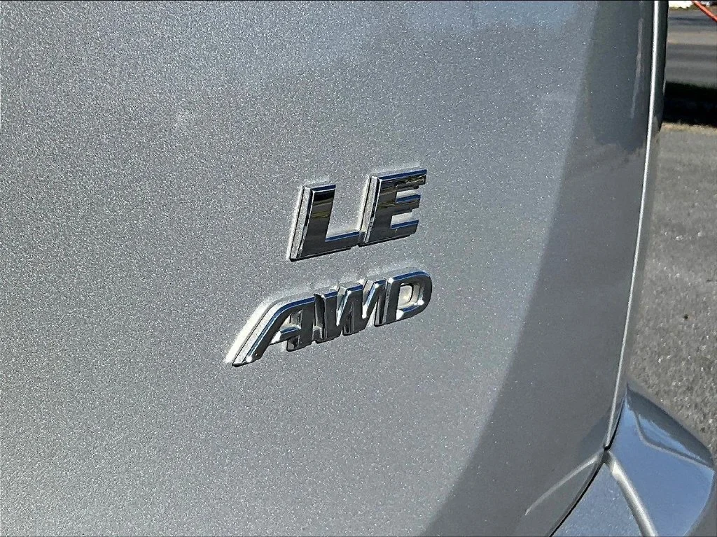 Used 2016 Silver Toyota LE image 25